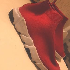 I’m selling red and white mudd shoes